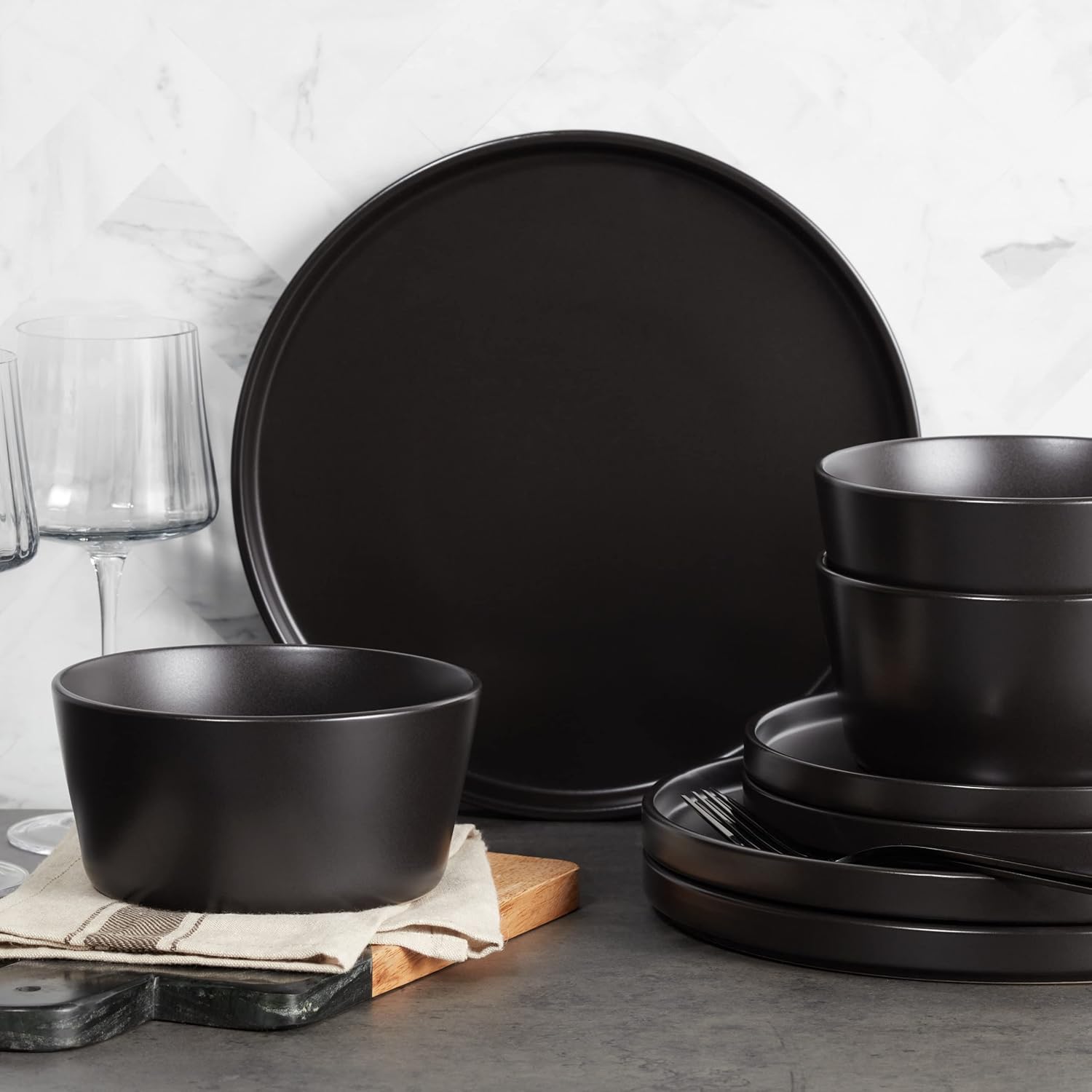 Coupe 16-Piece Stoneware Dish Set, Celina Service for 4, Black Plates and Bowls Dinnerware Set, Dishwasher and Microwave Safe, Black Matte